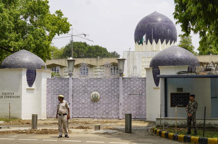 अधिकारी